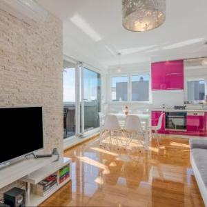 Fucshia dreams brand new penthouse for 8