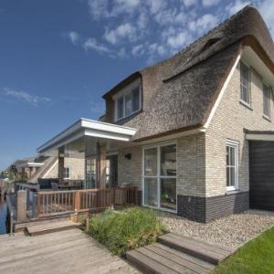 Beautiful chic villa with a fireplace at the Tjeukemeer