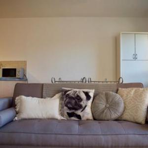 2 Bedroom Flat with Balcony Views of Arthur's Seat