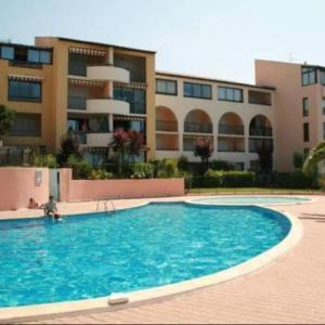 Studio in Six Fours les Plages with shared pool and enclosed garden 100 m from the beach