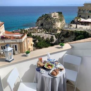 B&B Island Tropea -Sea View Rooms & Suites-
