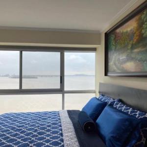 Puerto Santa Ana Suite con vista al Rio