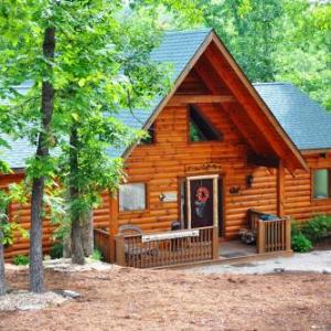 Amazing Wood Log Cabin Pvt Hot Tub in Woods WIFI Fireplace Camp Budd Near Big Cedar