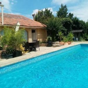 Apartment with one bedroom in Sorgues with shared pool enclosed garden and WiFi