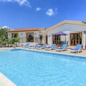 Neo Chorio Villa Sleeps 6 with Pool Air Con and WiFi