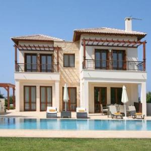 Villa in Kouklia Sleeps 4 includes Swimming pool Air Con and WiFi 2