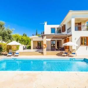 Villa in Kouklia Sleeps 6 includes Swimming pool Air Con and WiFi 3 1