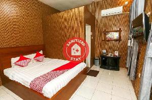 Vaccinated Staff - OYO 1230 Kampoeng Osing Syariah Guesthouse, Banyuwangi