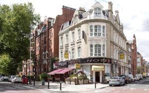 The Bridge Hotel, Newington