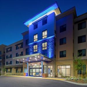 Holiday Inn Express & Suites - Valencia - Santa Clarita an IHG Hotel