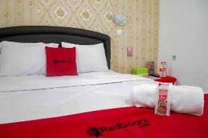 RedDoorz Plus @ Alun Alun Nganjuk, Kediri