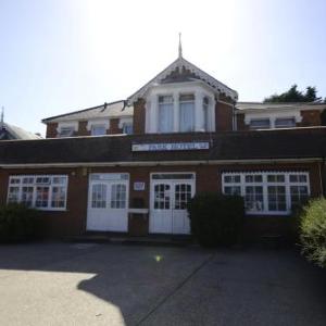Hotels near Queen's Theatre Hornchurch - Park Hotel