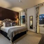 Hotels near Kew Gardens - Coach & Horses Hotel