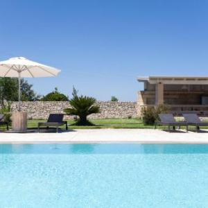 Masseria 8 camere e 10 bagni piscina mare m880