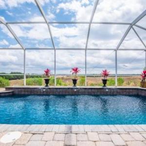 Sunny Large Pool in Floridian Retreat