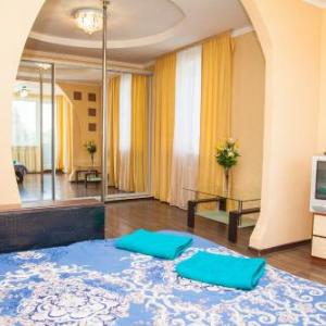 Semi-luxury Apartment on Dunayskaya 35