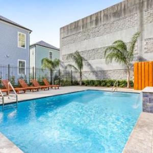 Hosteeva Chic Urban Retreat w Pool Steps to St Charles Ave and Near Bourbon St