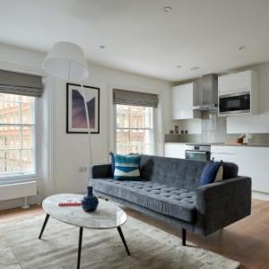 Plum Guide - Louis the Lunar