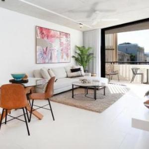 Luxe Bondi Beach Apartment Steps From the Beach