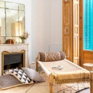 Plum Guide - Bohemian Night's Dream