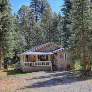 Pet Friendly Cozy with wrap around porch