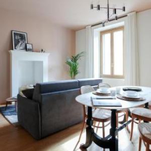 Plum Guide - Colour Inversion