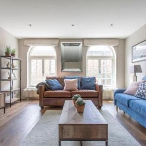 Plum Guide - Double Act