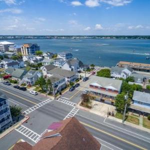 Sunset Getaway B - Large Townhouse short walk from Boardwalk and Beach