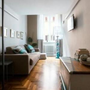 Plum Guide - Glass Frames