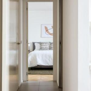 Plum Guide - Raphael's Canvas