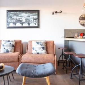 Plum Guide - River Gate