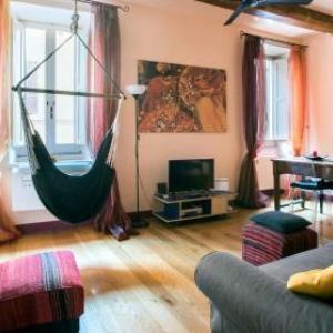 Plum Guide - Rocket Ship