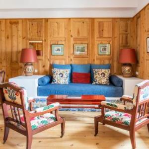 Plum Guide - The Little Bastu