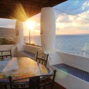 House with 2 bedrooms in Malfa with wonderful sea view enclosed garden and WiFi