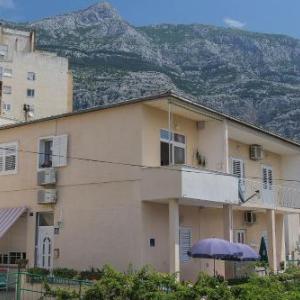 Apartments with parking space Makarska - 15375