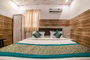 OYO 13772 hotel krishna, Noida