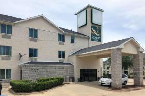 Quality Inn & Suites Roanoke - Fort Worth North, Roanoke