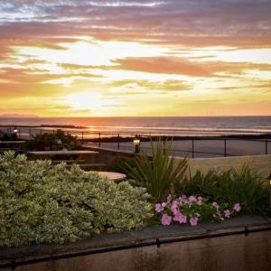 Hotels near Pontins Prestatyn - The Beaches Hotel