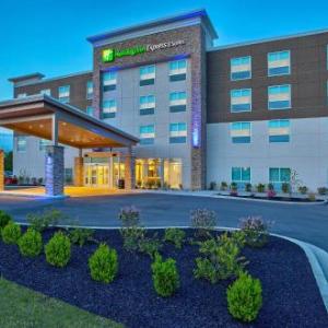 Hotels near Keeneland - Holiday Inn Express & Suites - Lexington W - Versailles an IHG hotel