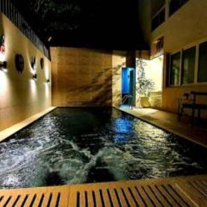 Roots Hotel Apartments Abidjan