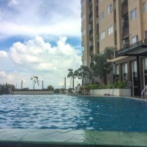 1BR with Extra Balcony The Oasis Cikarang Apartment By Travelio