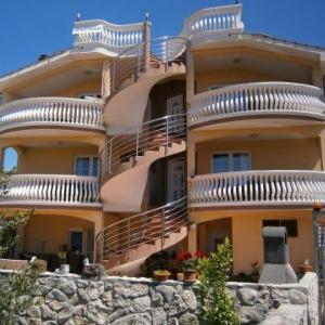 Apartments with parking space Vodice - 13973
