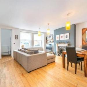 Spacious 2 Bed Flat Near Camden Town with Garden