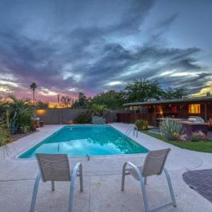 Spacious Oasis with Hot Tub 6Mi to Saguaro Park