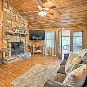 Cozy Broken Bow Cabin with Hot Tub and 2 Porches!