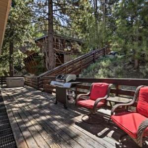 Rustic Townhouse with Fireplace 1 Mi to Chairlift!