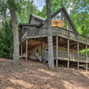 Spacious Family Retreat Steps to Lake Keowee