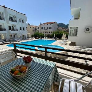 Cosy Apartment with Pool & Beach Access