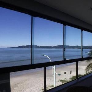 Apto Almeida e Moraes Frente Mar Meia Praia