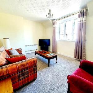 Bright Airy Home in Inverness with Free Parking!